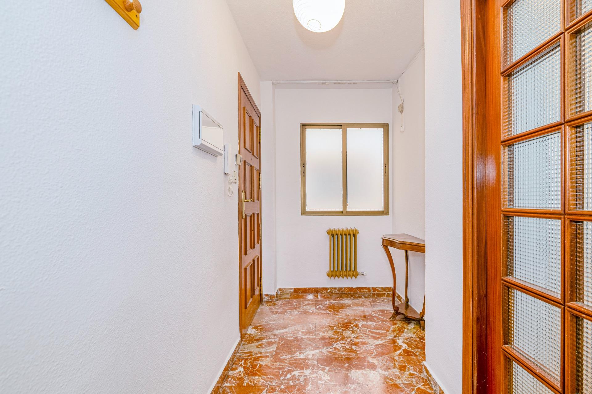 Amplio piso situado en el emblemático Edificio Presidente en - foto 9