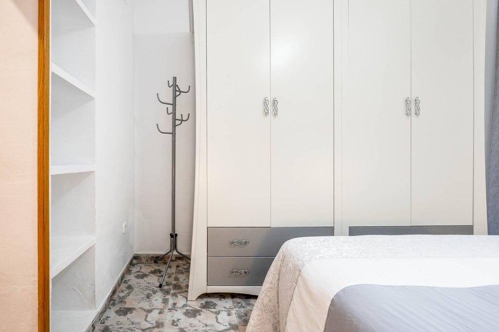 Piso reformado, con 3 dormitorios y 1 baño en pleno centro d - foto 12