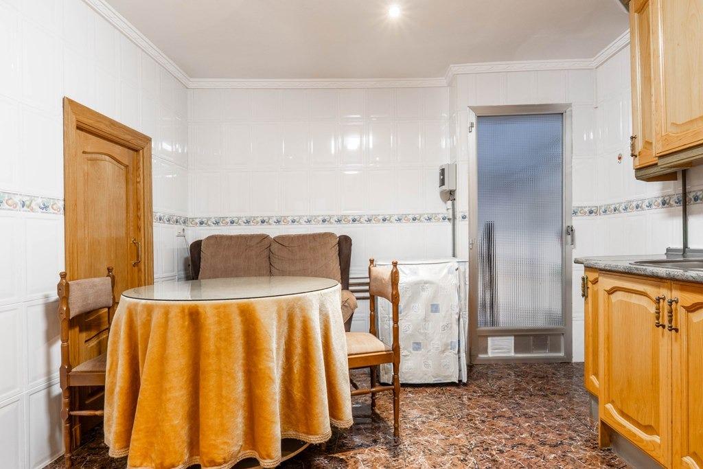 Piso reformado, con 3 dormitorios y 1 baño en pleno centro d - foto 16