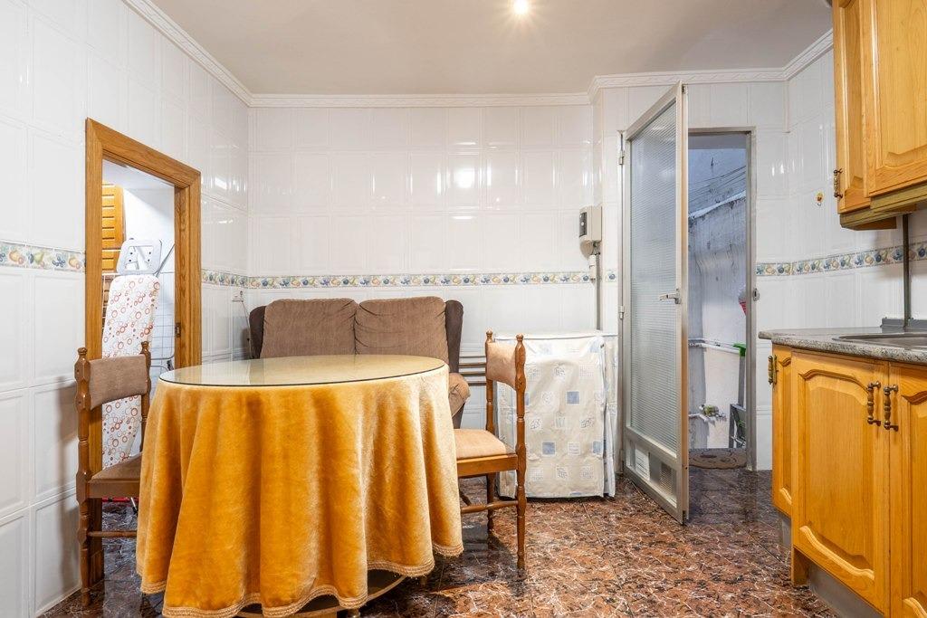 Piso reformado, con 3 dormitorios y 1 baño en pleno centro d - foto 17