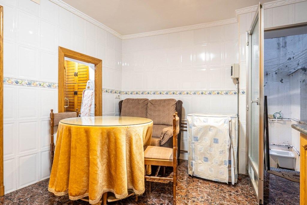 Piso reformado, con 3 dormitorios y 1 baño en pleno centro d - foto 18