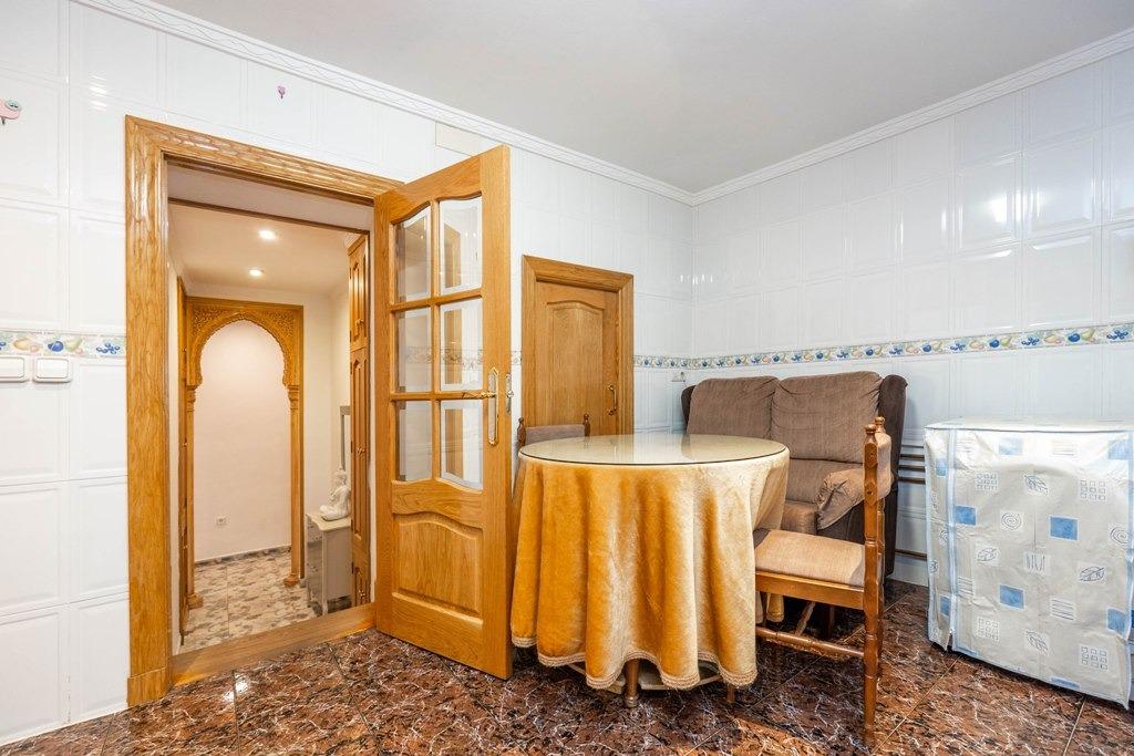 Piso reformado, con 3 dormitorios y 1 baño en pleno centro d - foto 21
