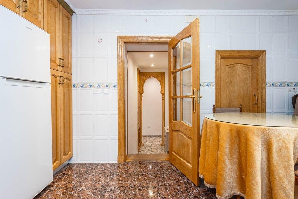 Piso reformado, con 3 dormitorios y 1 baño en pleno centro d - foto 22