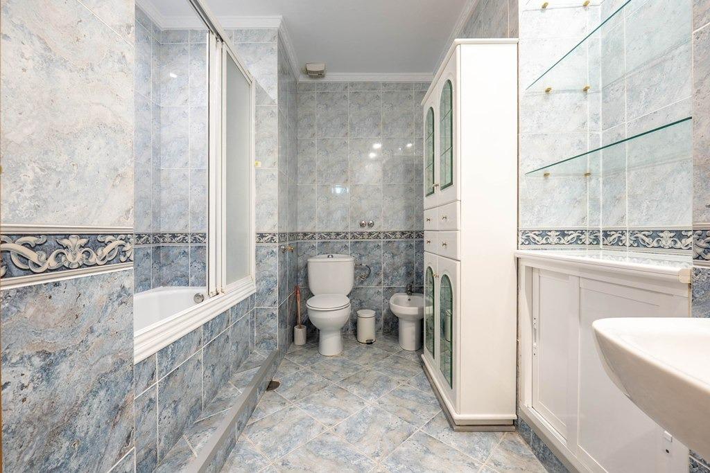 Piso reformado, con 3 dormitorios y 1 baño en pleno centro d - foto 24