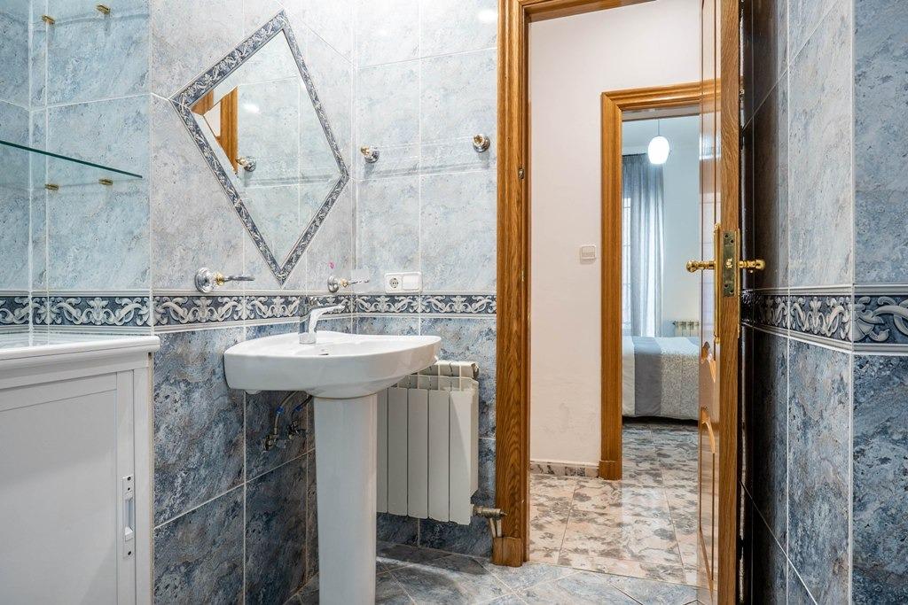 Piso reformado, con 3 dormitorios y 1 baño en pleno centro d - foto 27