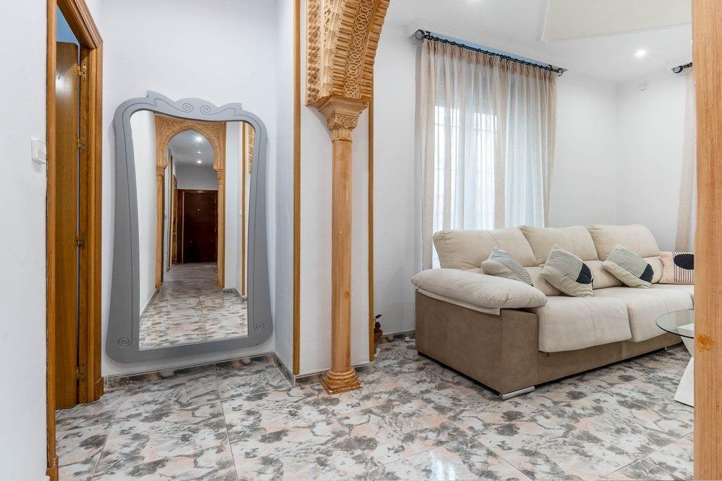 Piso reformado, con 3 dormitorios y 1 baño en pleno centro d - foto 28