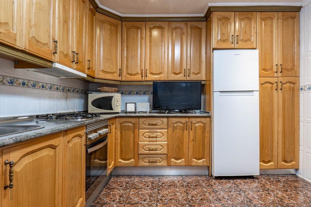 Piso reformado, con 3 dormitorios y 1 baño en pleno centro d - foto 4