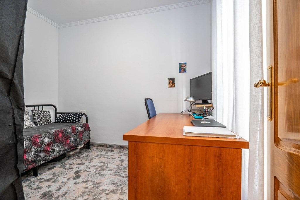 Piso reformado, con 3 dormitorios y 1 baño en pleno centro d - foto 32