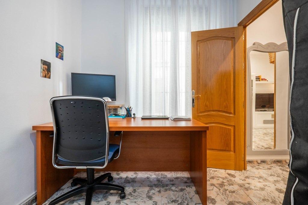 Piso reformado, con 3 dormitorios y 1 baño en pleno centro d - foto 34