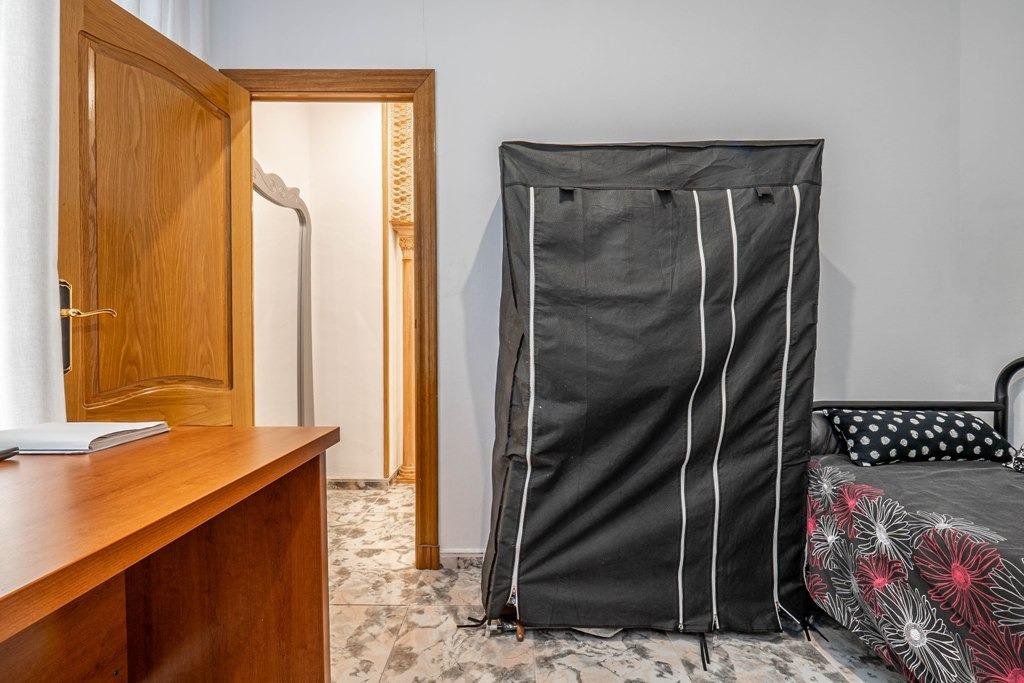 Piso reformado, con 3 dormitorios y 1 baño en pleno centro d - foto 35
