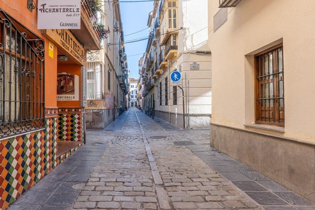 Piso reformado, con 3 dormitorios y 1 baño en pleno centro d - foto 40