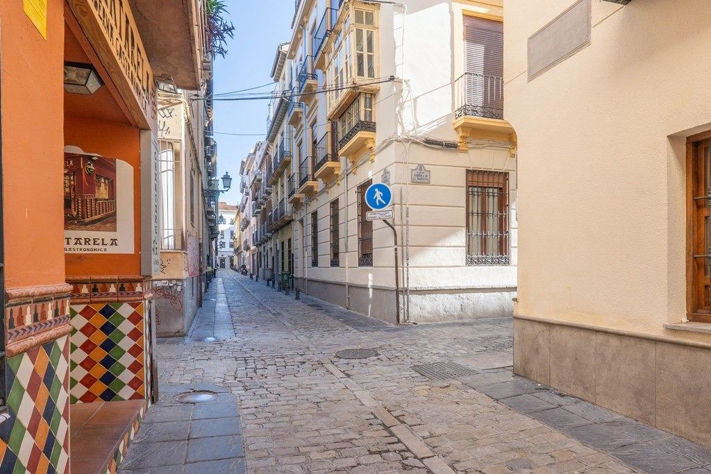 Piso reformado, con 3 dormitorios y 1 baño en pleno centro d - foto 41