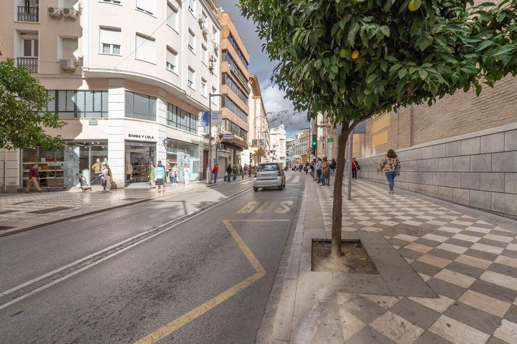 Piso reformado, con 3 dormitorios y 1 baño en pleno centro d - foto 45