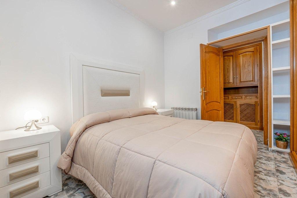 Piso reformado, con 3 dormitorios y 1 baño en pleno centro d - foto 7