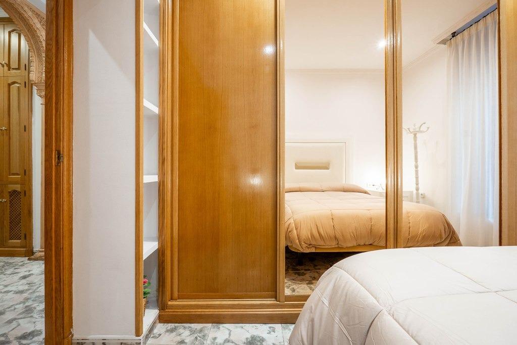 Piso reformado, con 3 dormitorios y 1 baño en pleno centro d - foto 9