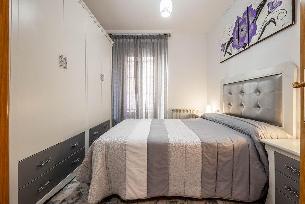Piso reformado, con 3 dormitorios y 1 baño en pleno centro d - foto 10