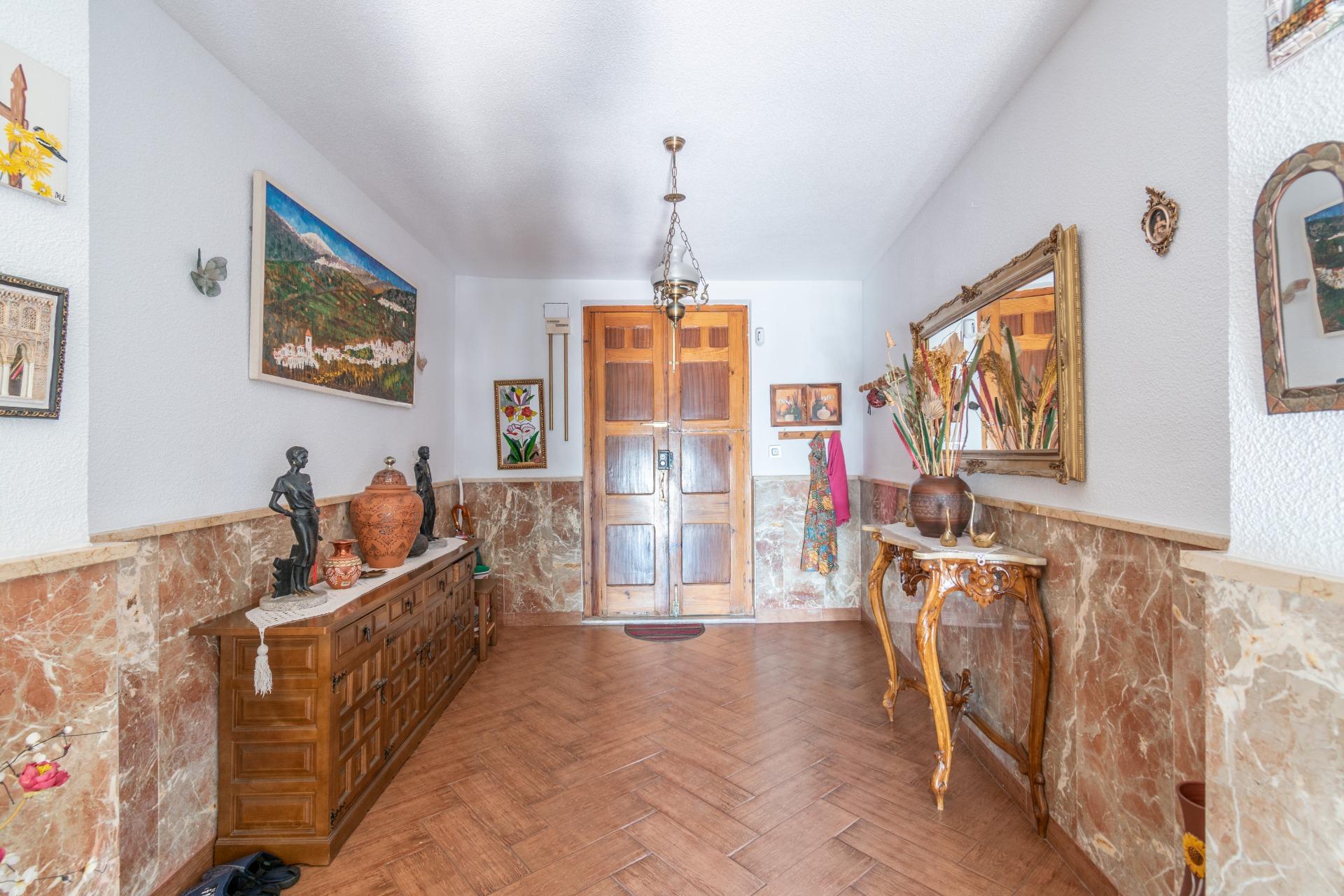 Gran Casa en Esquina en Atarfe – 4 Dormitorios, Piscina, Gar - foto 11