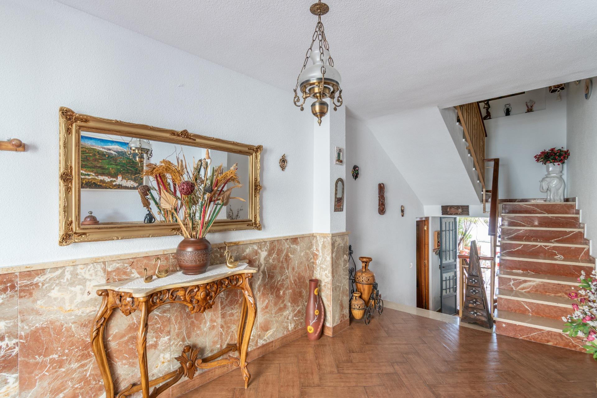 Gran Casa en Esquina en Atarfe – 4 Dormitorios, Piscina, Gar - foto 12
