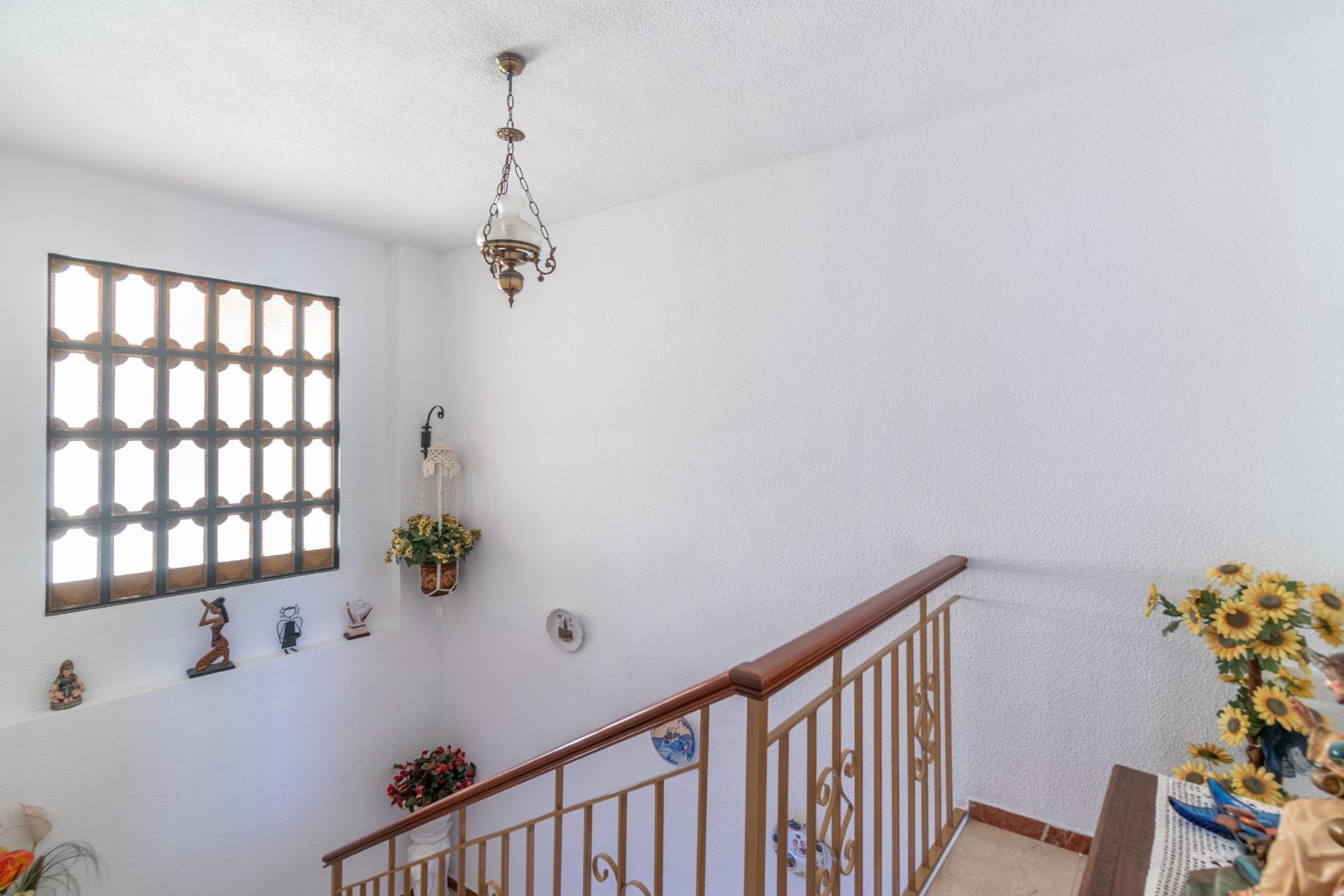 Gran Casa en Esquina en Atarfe – 4 Dormitorios, Piscina, Gar - foto 14