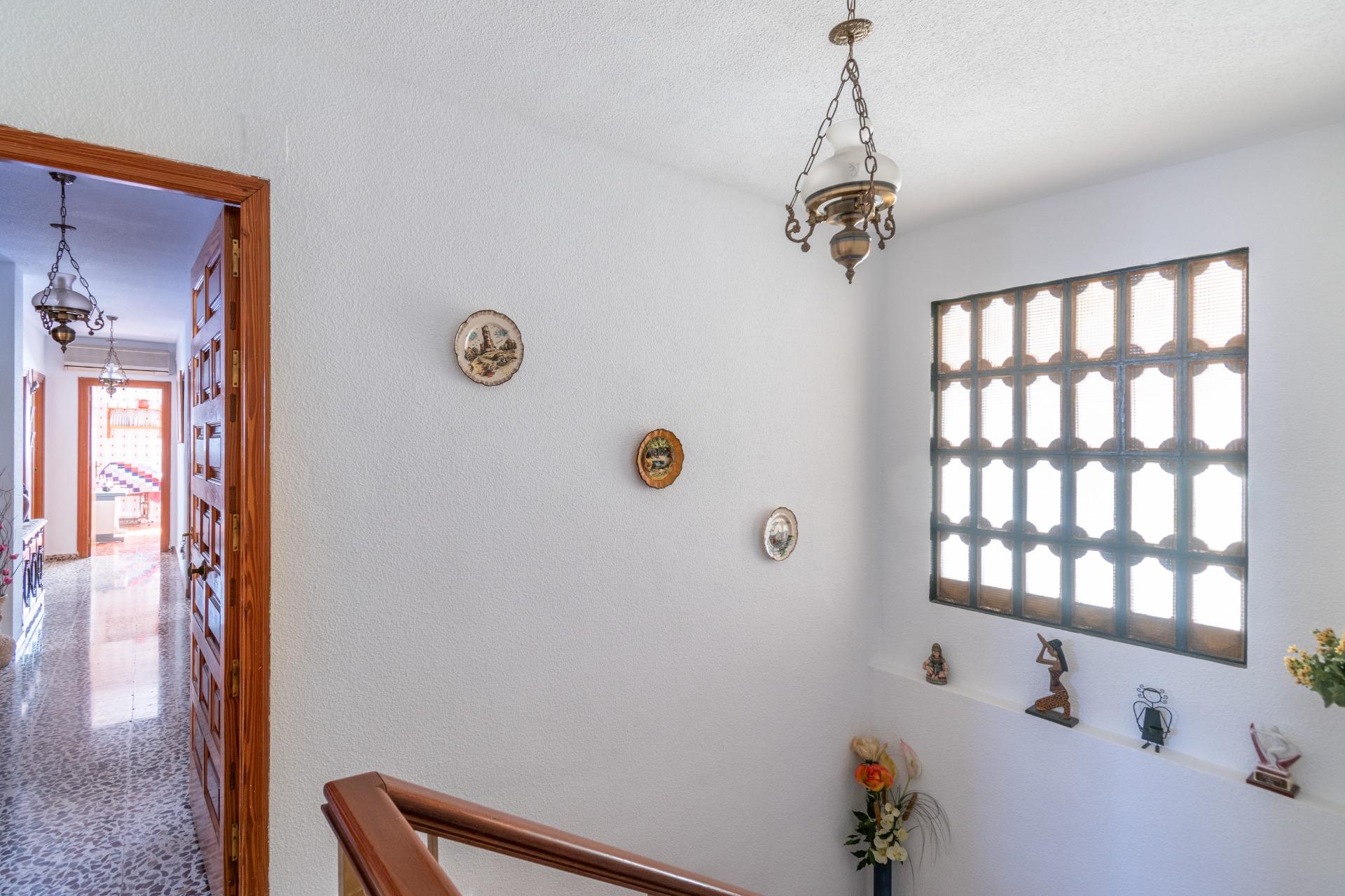 Gran Casa en Esquina en Atarfe – 4 Dormitorios, Piscina, Gar - foto 15