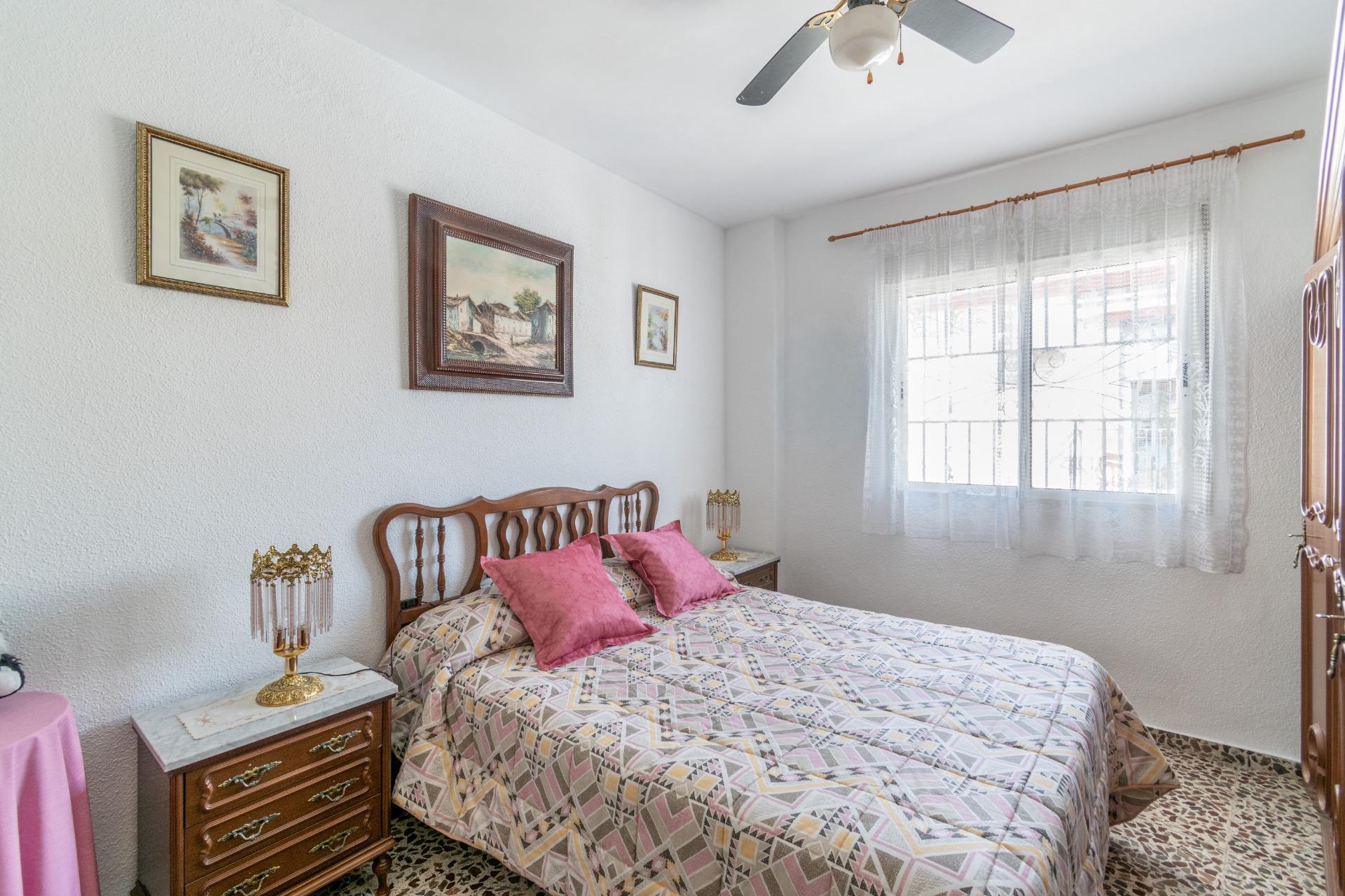 Gran Casa en Esquina en Atarfe – 4 Dormitorios, Piscina, Gar - foto 16