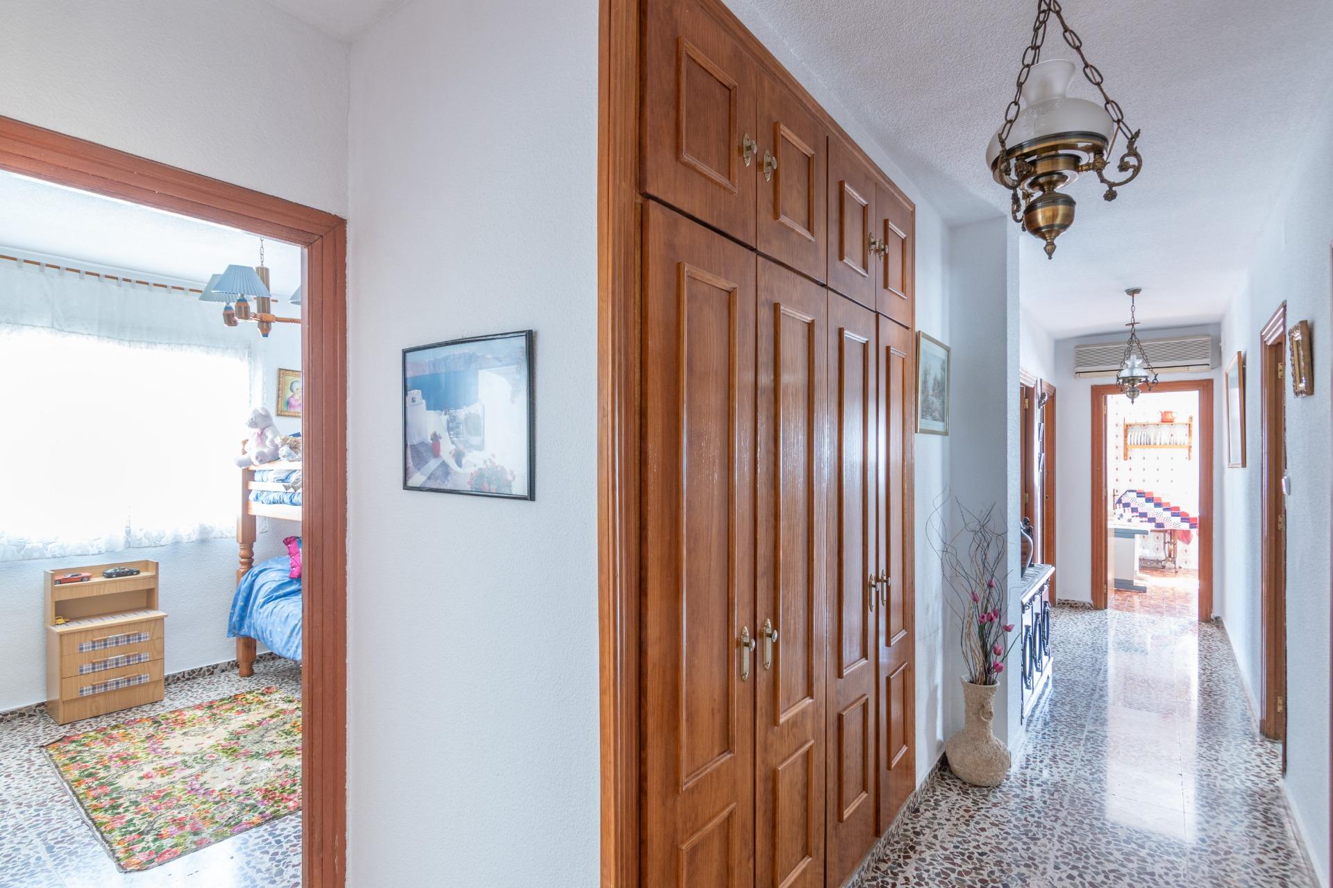 Gran Casa en Esquina en Atarfe – 4 Dormitorios, Piscina, Gar - foto 18