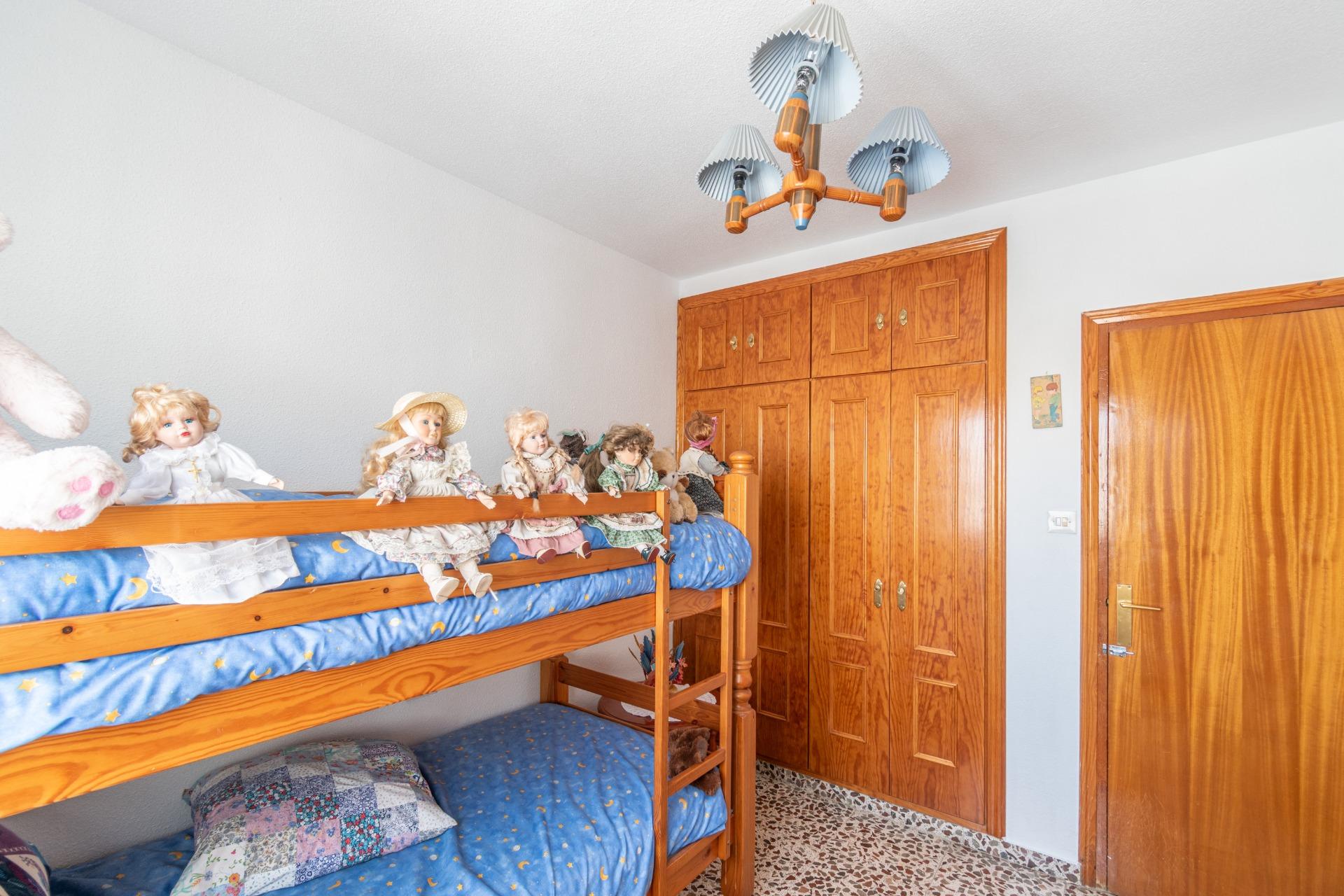 Gran Casa en Esquina en Atarfe – 4 Dormitorios, Piscina, Gar - foto 20