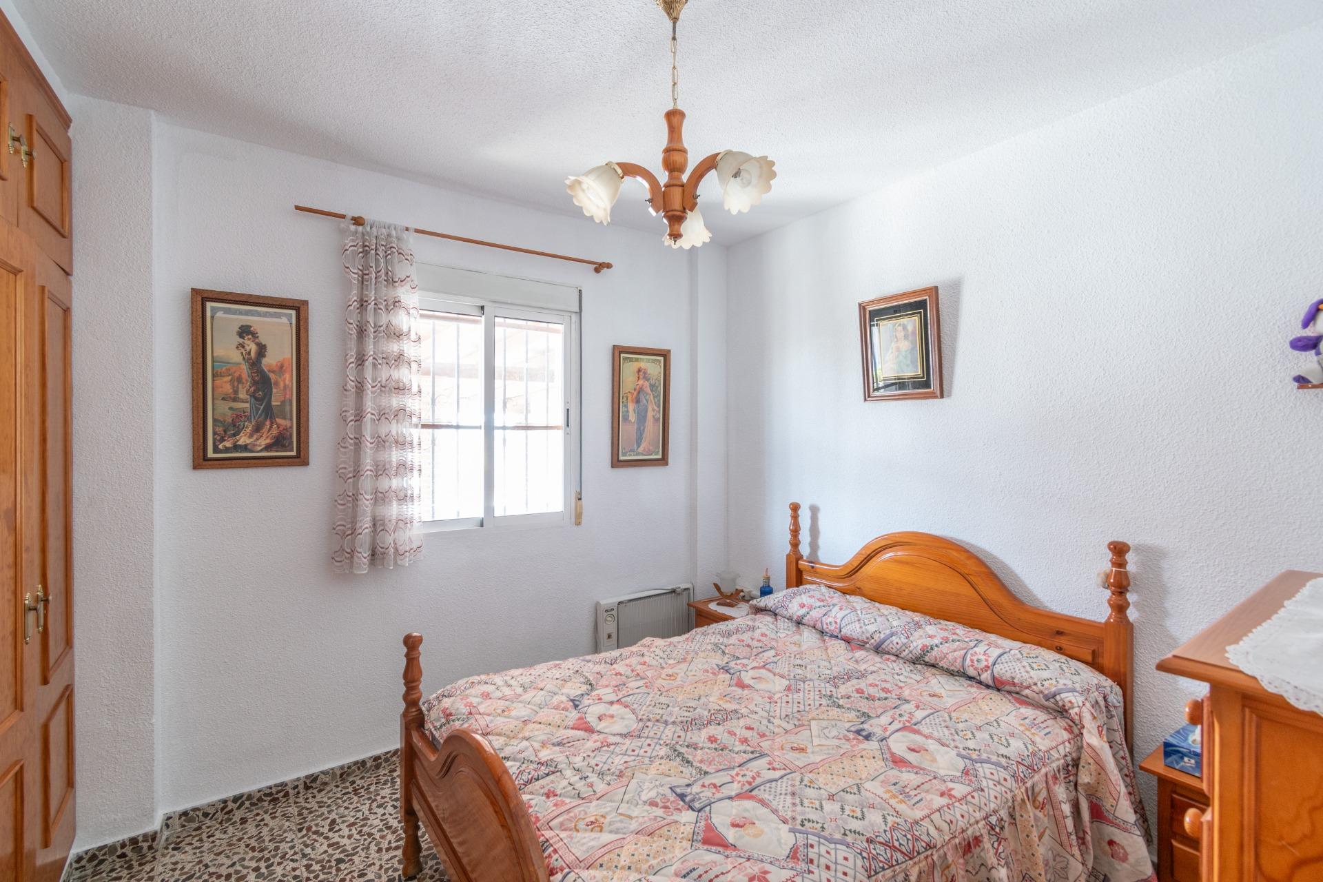 Gran Casa en Esquina en Atarfe – 4 Dormitorios, Piscina, Gar - foto 22