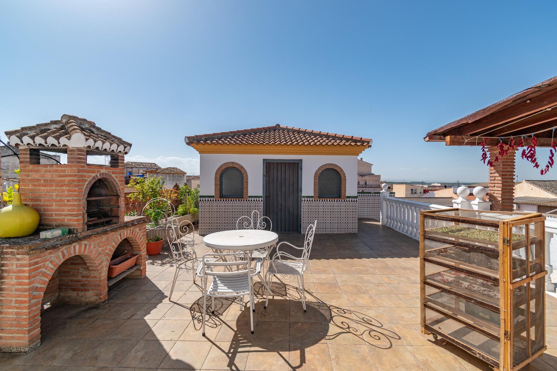 Gran Casa en Esquina en Atarfe – 4 Dormitorios, Piscina, Gar - foto 37