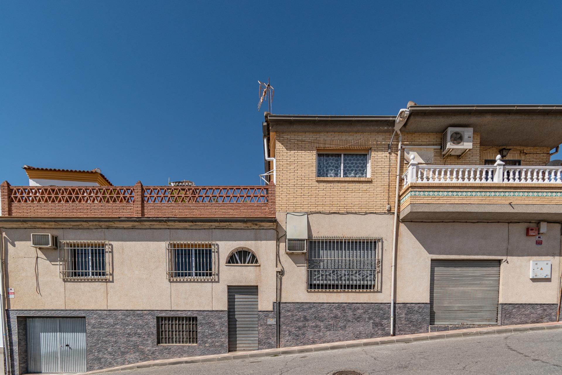 Gran Casa en Esquina en Atarfe – 4 Dormitorios, Piscina, Gar - foto 5
