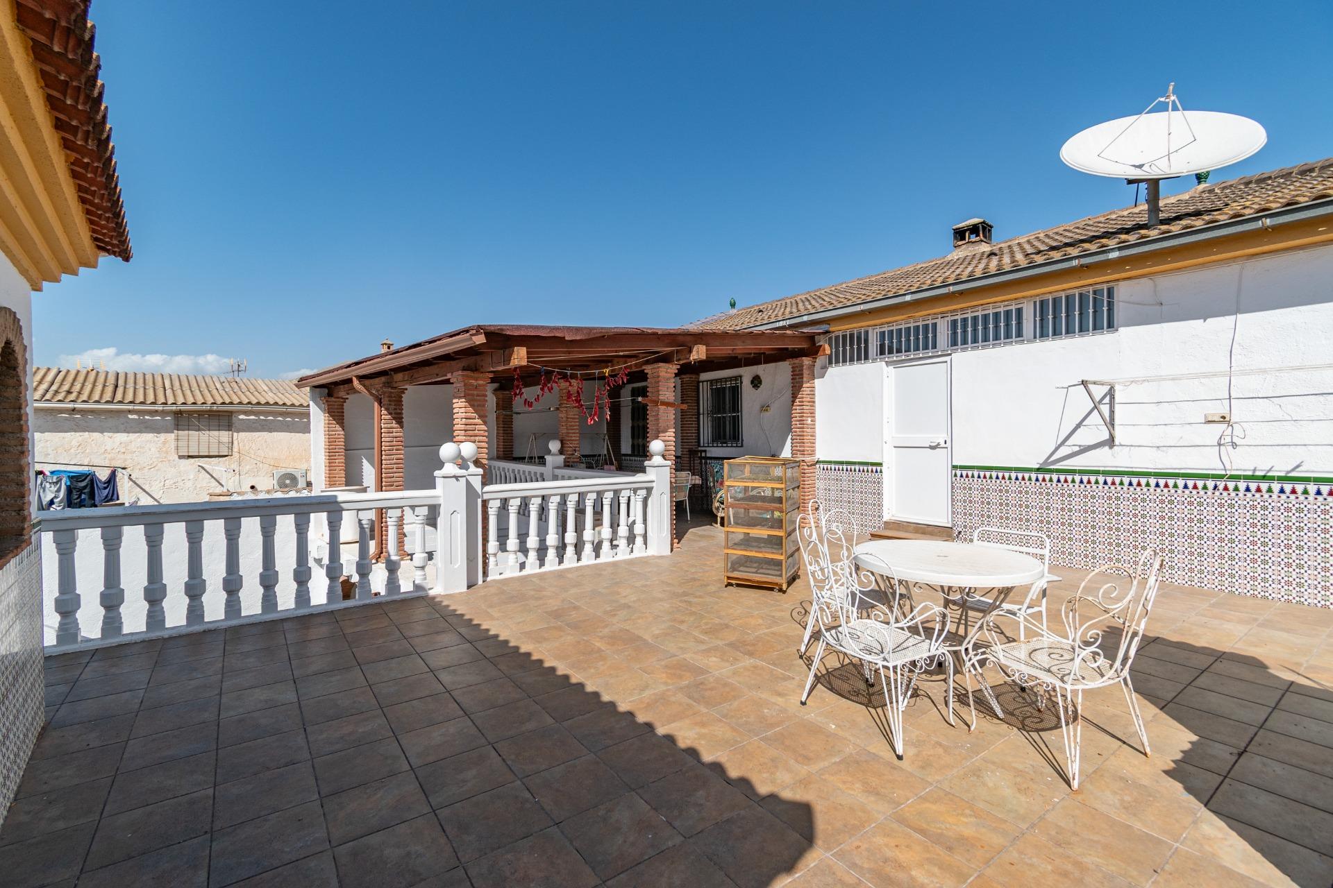 Gran Casa en Esquina en Atarfe – 4 Dormitorios, Piscina, Gar - foto 42