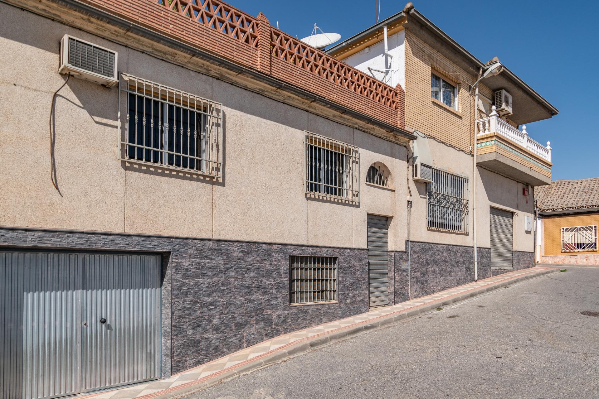 Gran Casa en Esquina en Atarfe – 4 Dormitorios, Piscina, Gar - foto 6