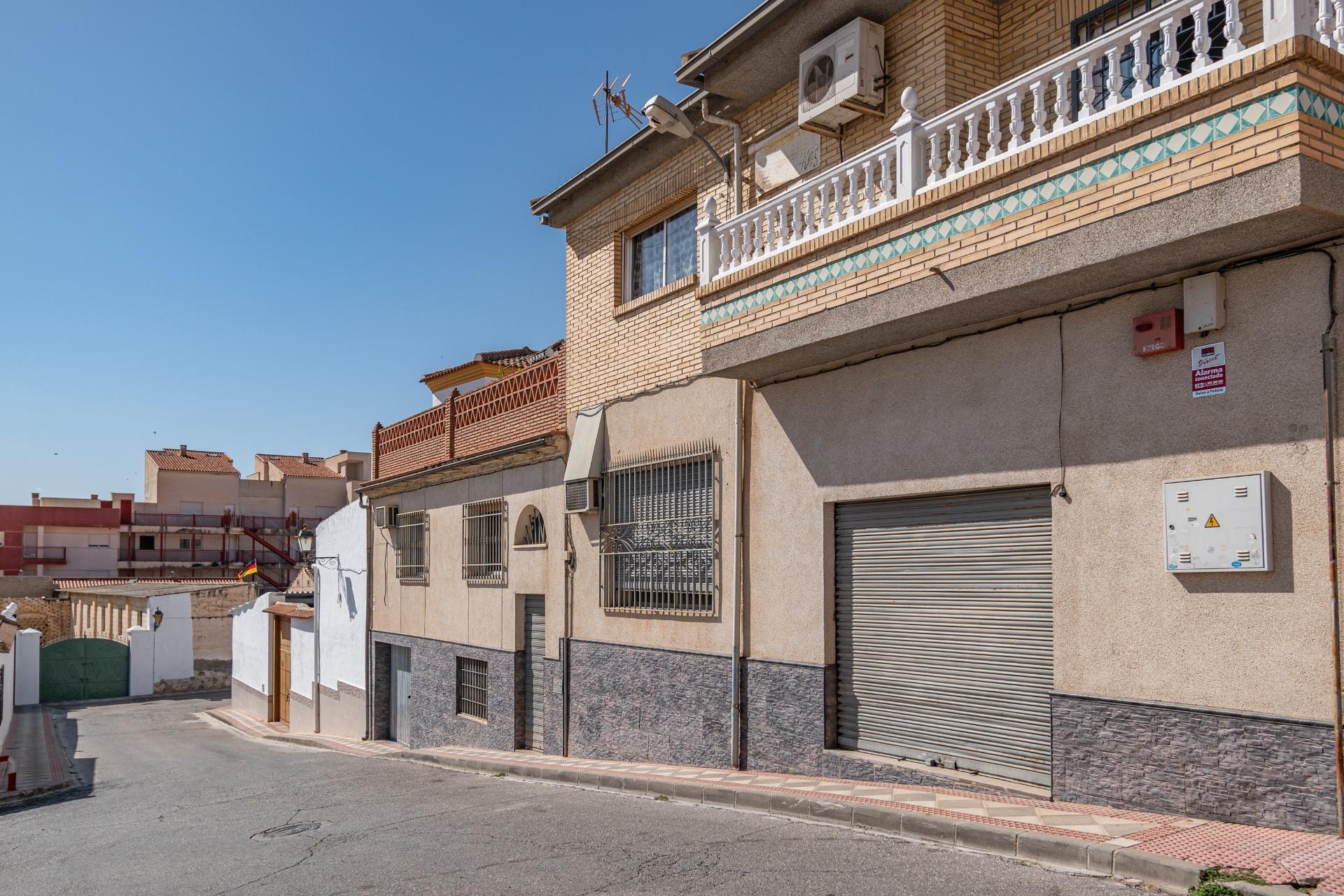 Gran Casa en Esquina en Atarfe – 4 Dormitorios, Piscina, Gar - foto 7
