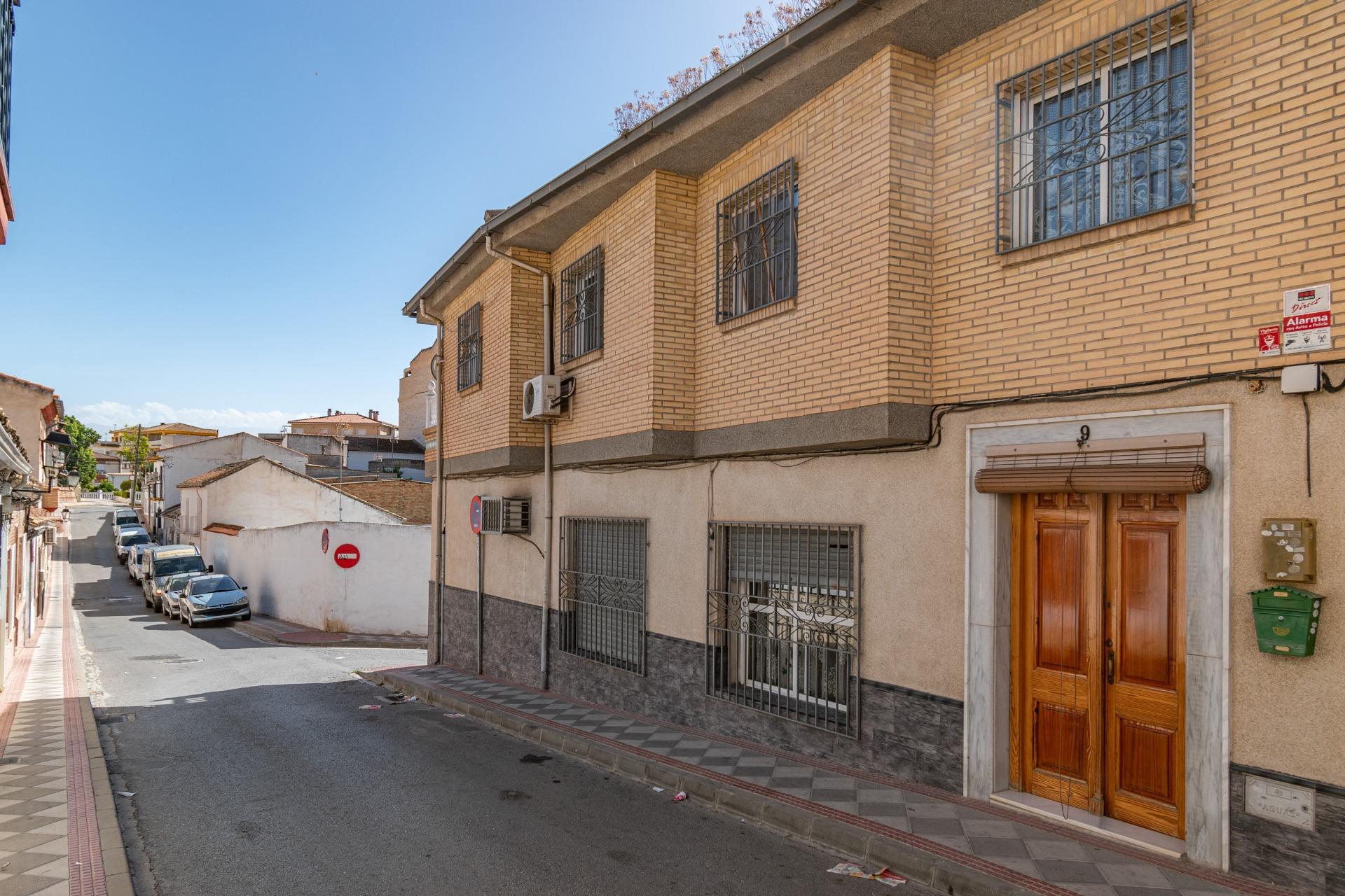 Gran Casa en Esquina en Atarfe – 4 Dormitorios, Piscina, Gar - foto 9