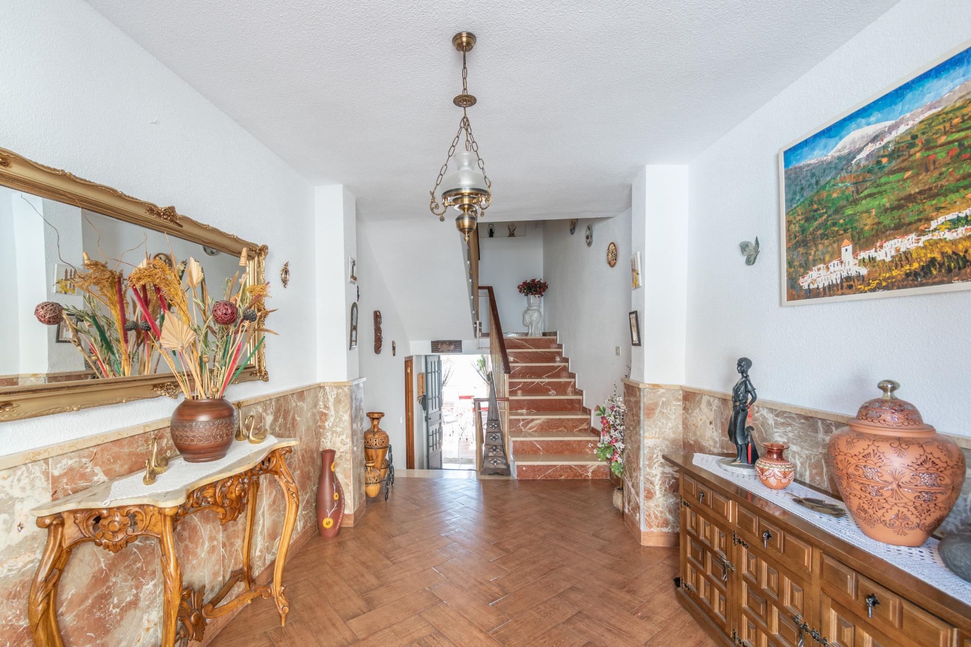 Gran Casa en Esquina en Atarfe – 4 Dormitorios, Piscina, Gar - foto 10