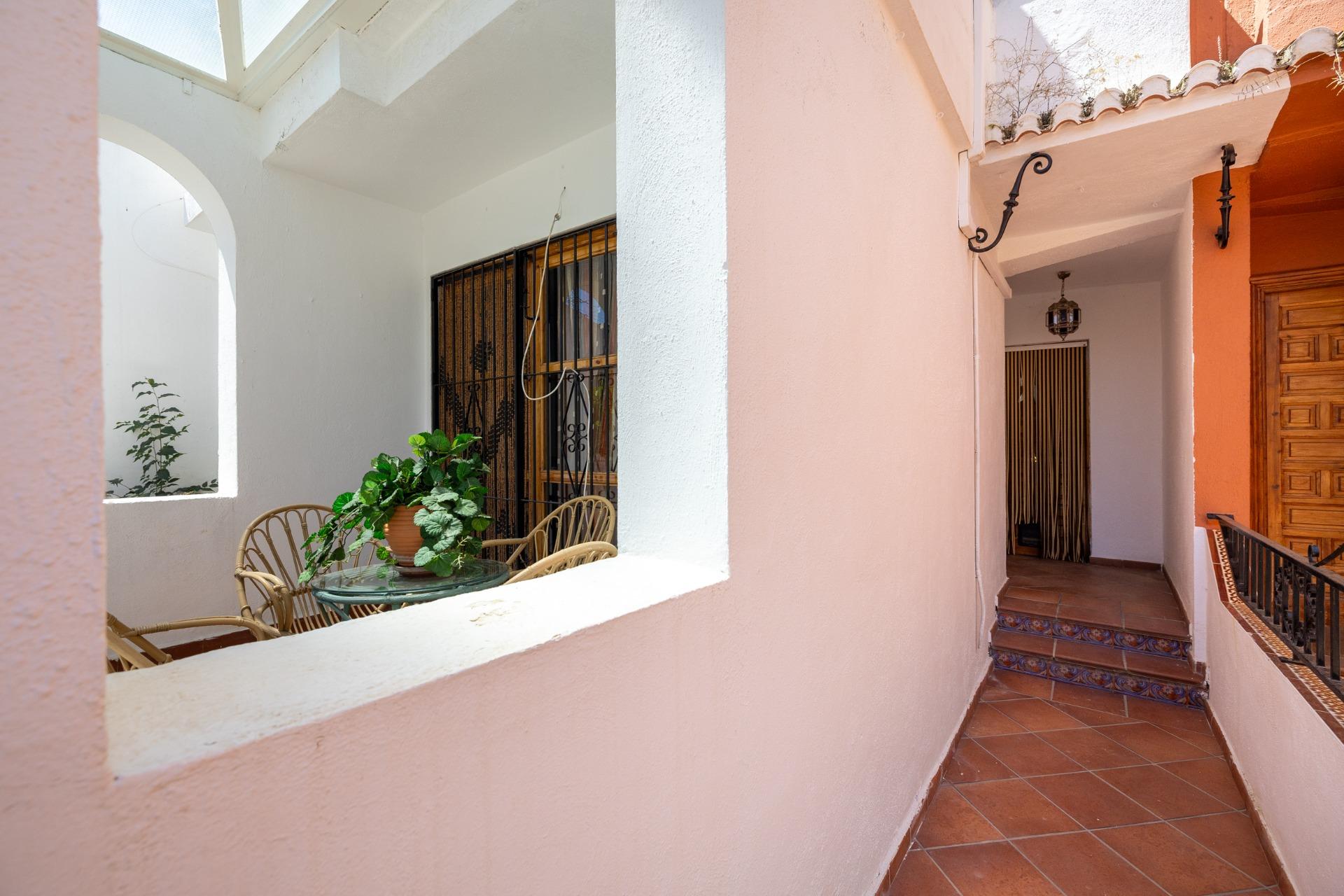 CASA ADOSADA CON PISCINA PRIVADA, JARDÍN Y SÓTANO CON CHIMEN - foto 11