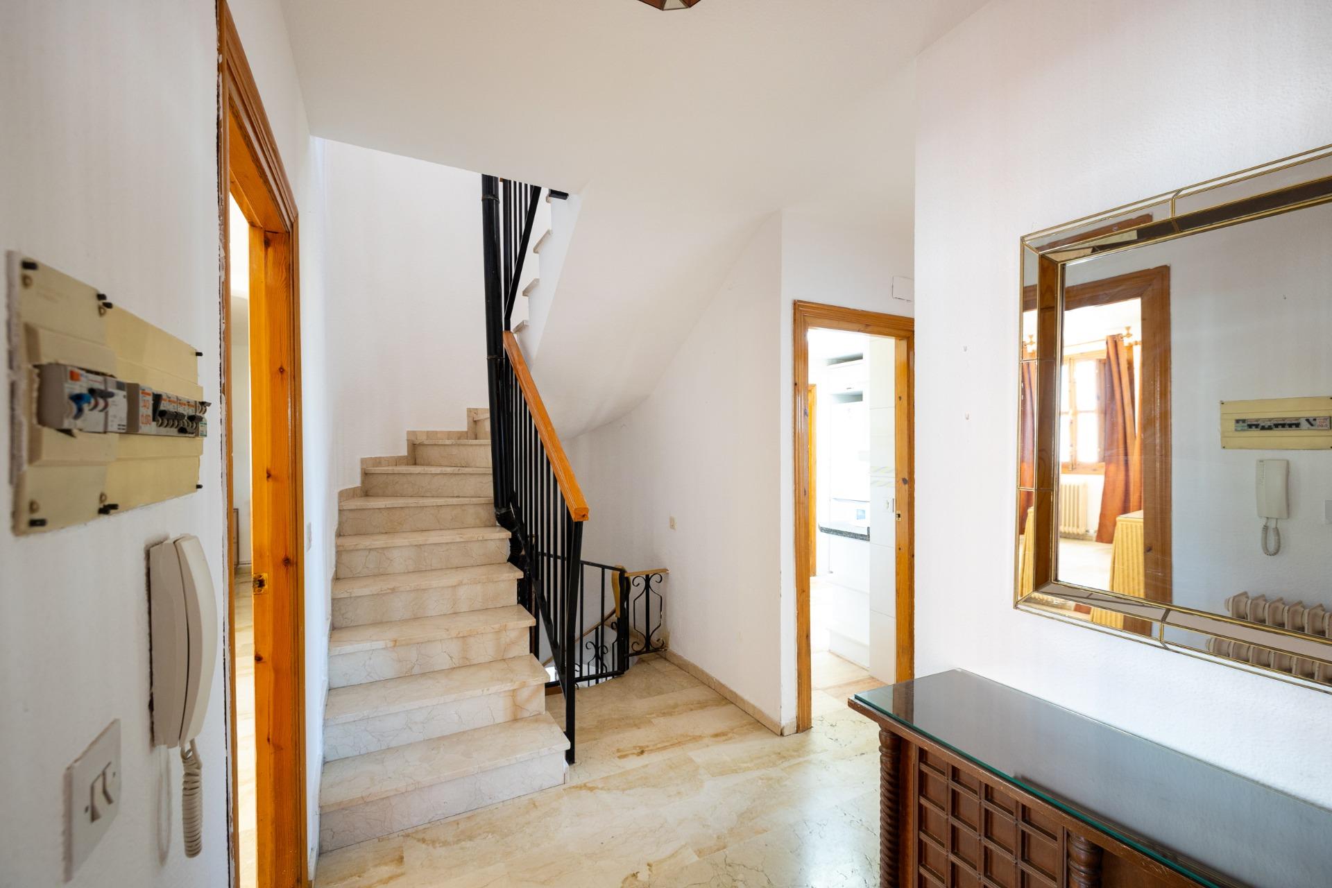 CASA ADOSADA CON PISCINA PRIVADA, JARDÍN Y SÓTANO CON CHIMEN - foto 12