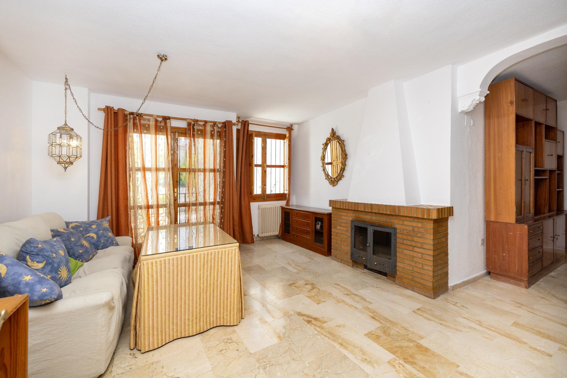 CASA ADOSADA CON PISCINA PRIVADA, JARDÍN Y SÓTANO CON CHIMEN - foto 15