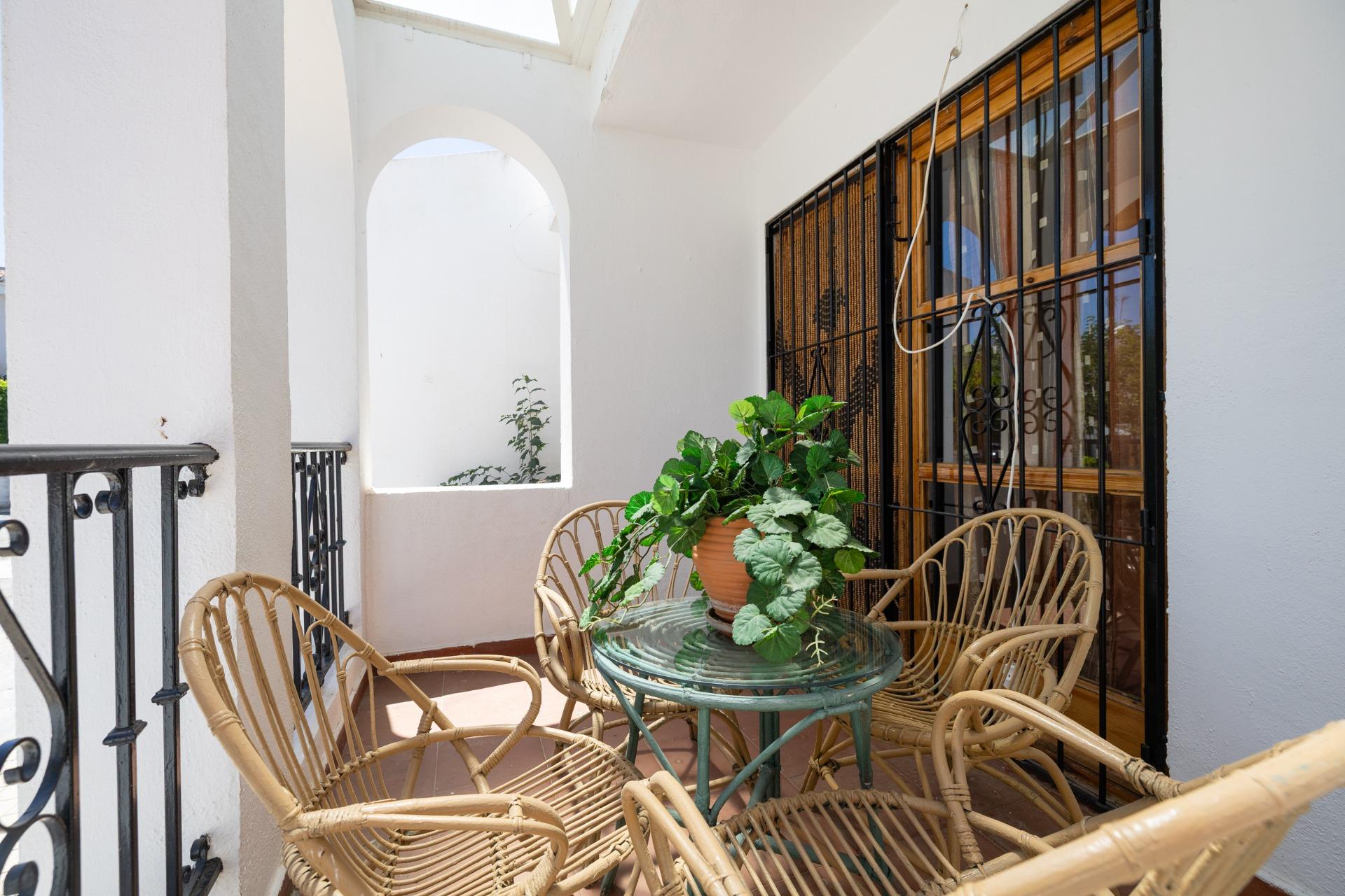 CASA ADOSADA CON PISCINA PRIVADA, JARDÍN Y SÓTANO CON CHIMEN - foto 17