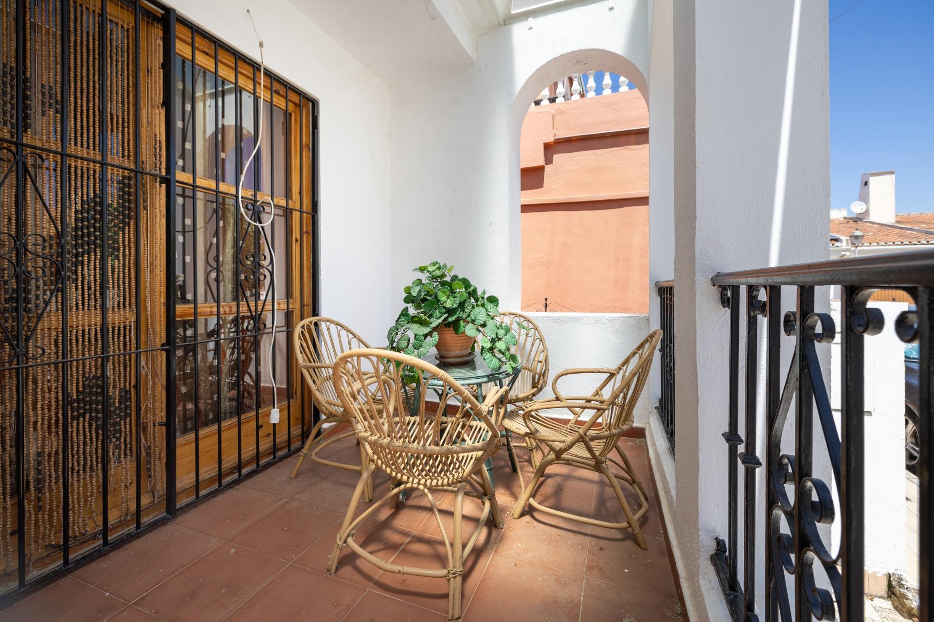 CASA ADOSADA CON PISCINA PRIVADA, JARDÍN Y SÓTANO CON CHIMEN - foto 18