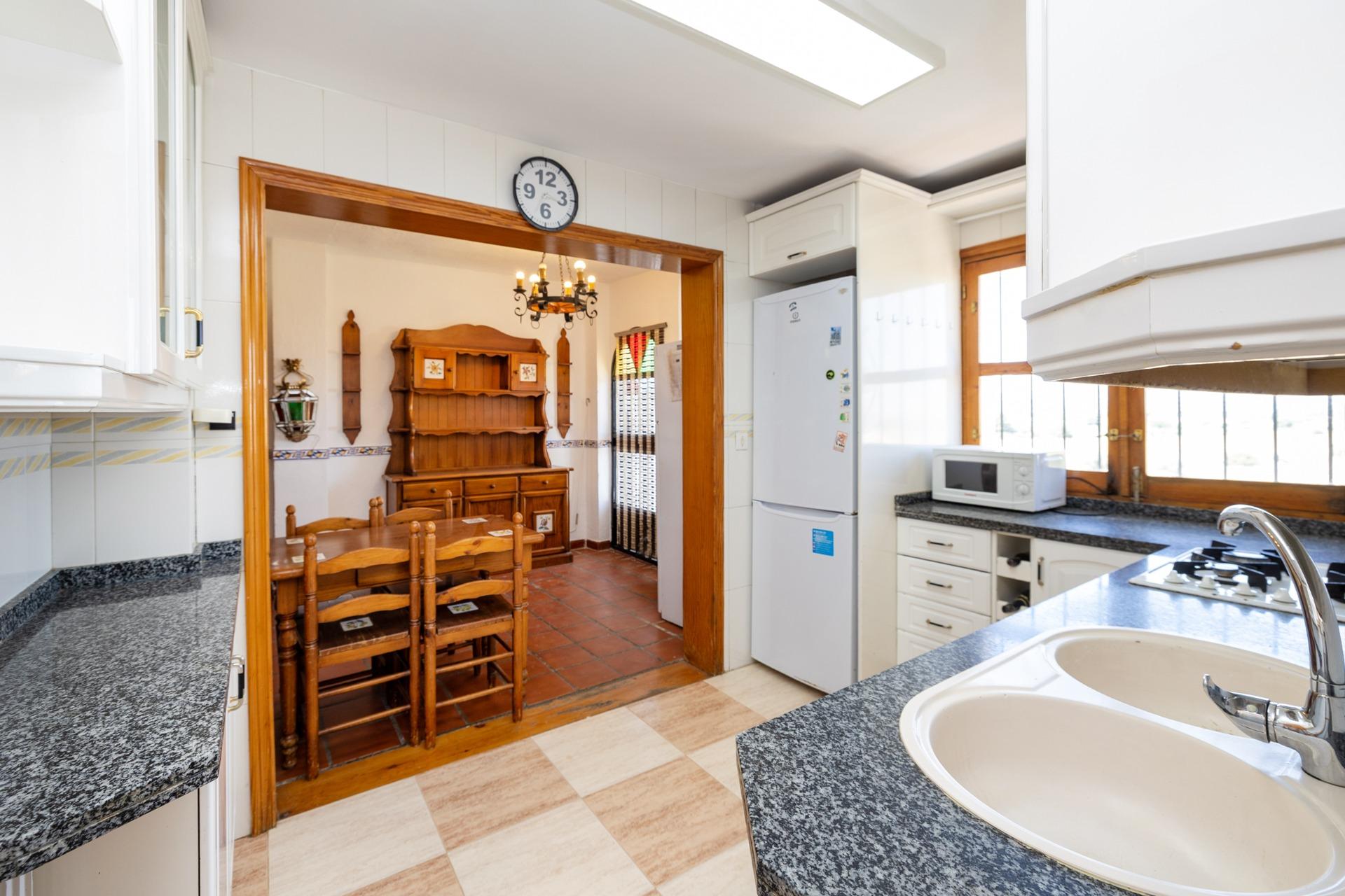 CASA ADOSADA CON PISCINA PRIVADA, JARDÍN Y SÓTANO CON CHIMEN - foto 21