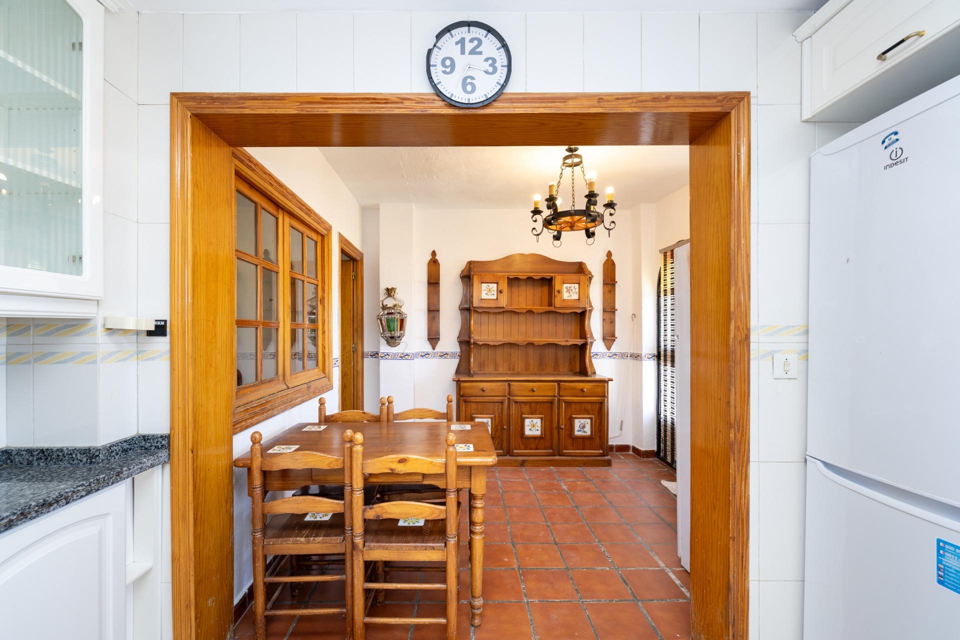 CASA ADOSADA CON PISCINA PRIVADA, JARDÍN Y SÓTANO CON CHIMEN - foto 22