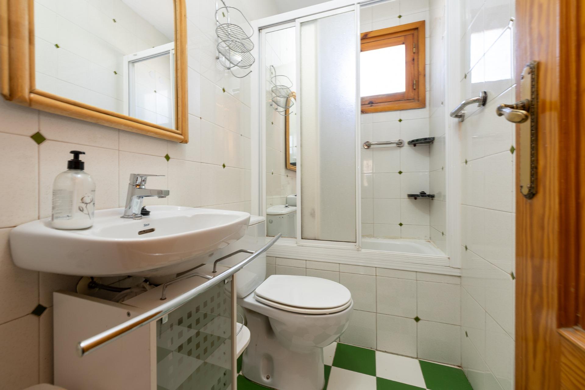 CASA ADOSADA CON PISCINA PRIVADA, JARDÍN Y SÓTANO CON CHIMEN - foto 28
