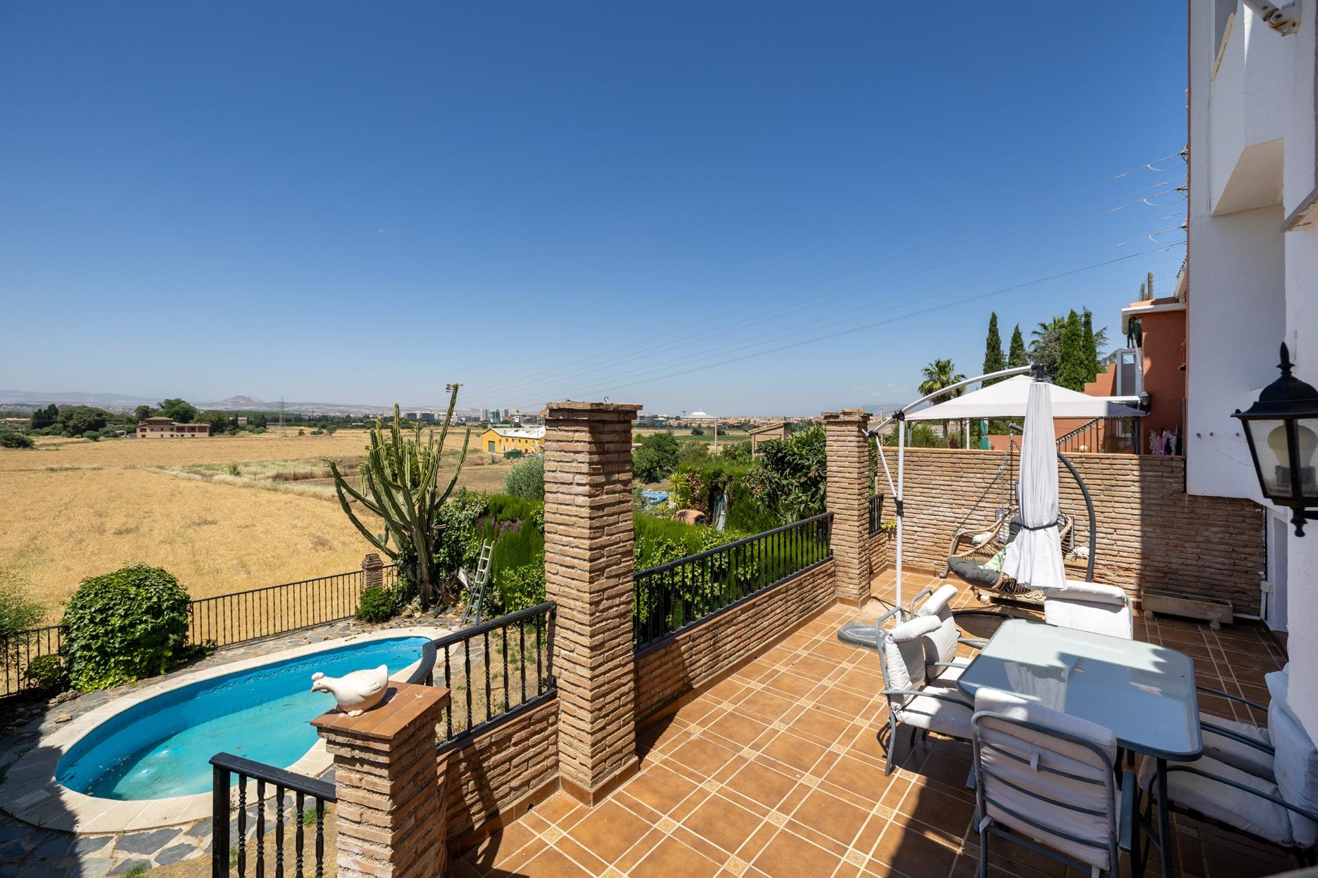 CASA ADOSADA CON PISCINA PRIVADA, JARDÍN Y SÓTANO CON CHIMEN - foto 29