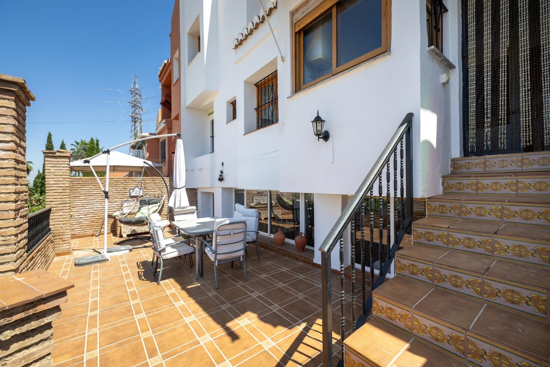 CASA ADOSADA CON PISCINA PRIVADA, JARDÍN Y SÓTANO CON CHIMEN - foto 30