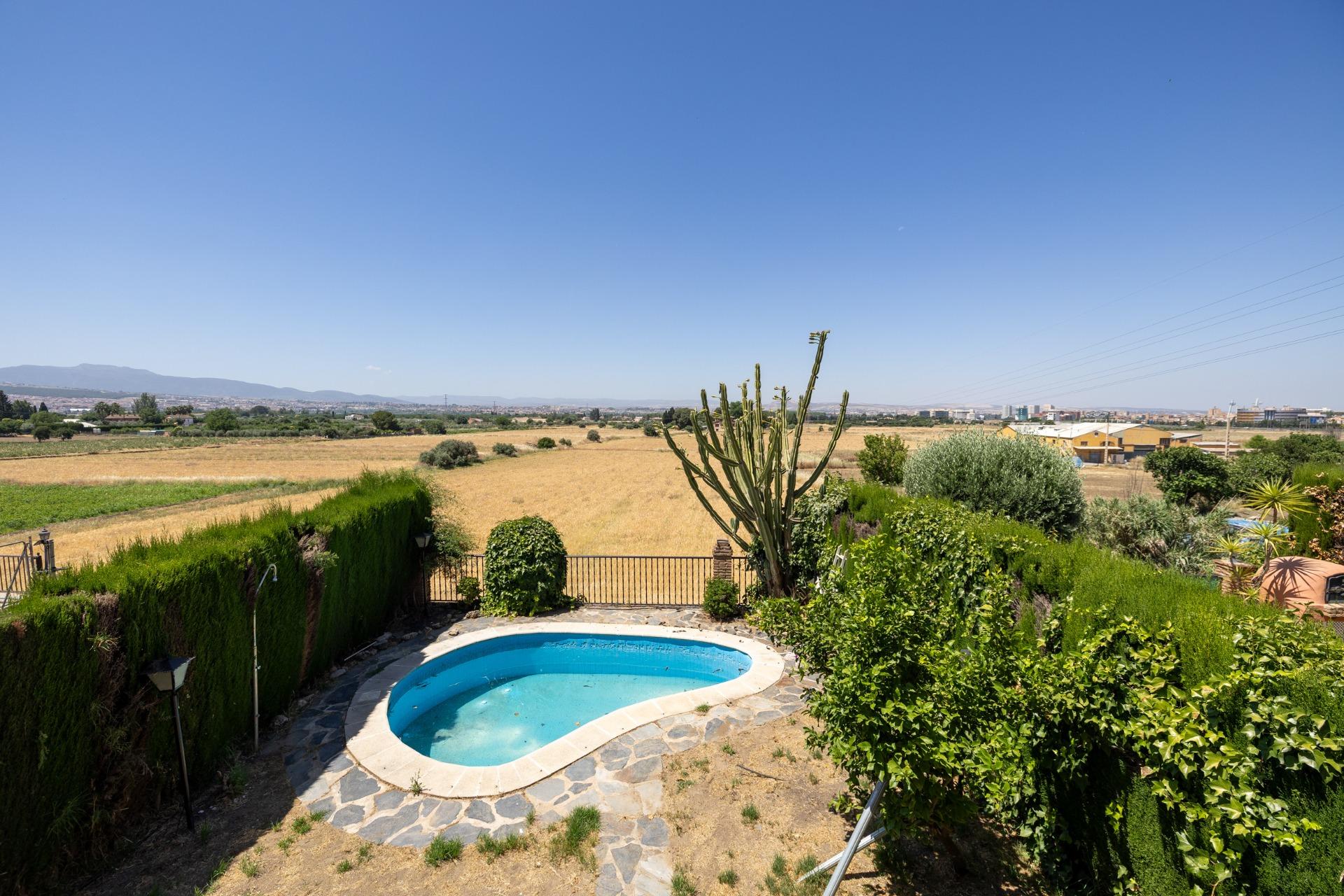 CASA ADOSADA CON PISCINA PRIVADA, JARDÍN Y SÓTANO CON CHIMEN - foto 34