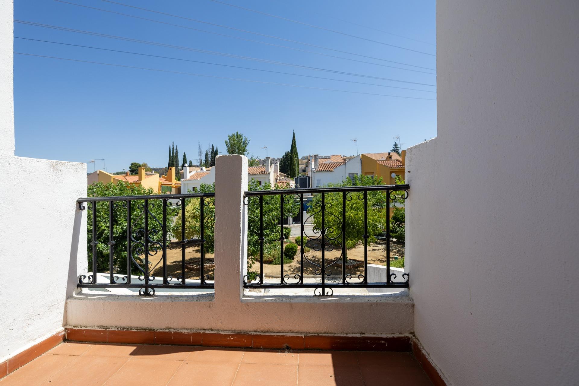 CASA ADOSADA CON PISCINA PRIVADA, JARDÍN Y SÓTANO CON CHIMEN - foto 44