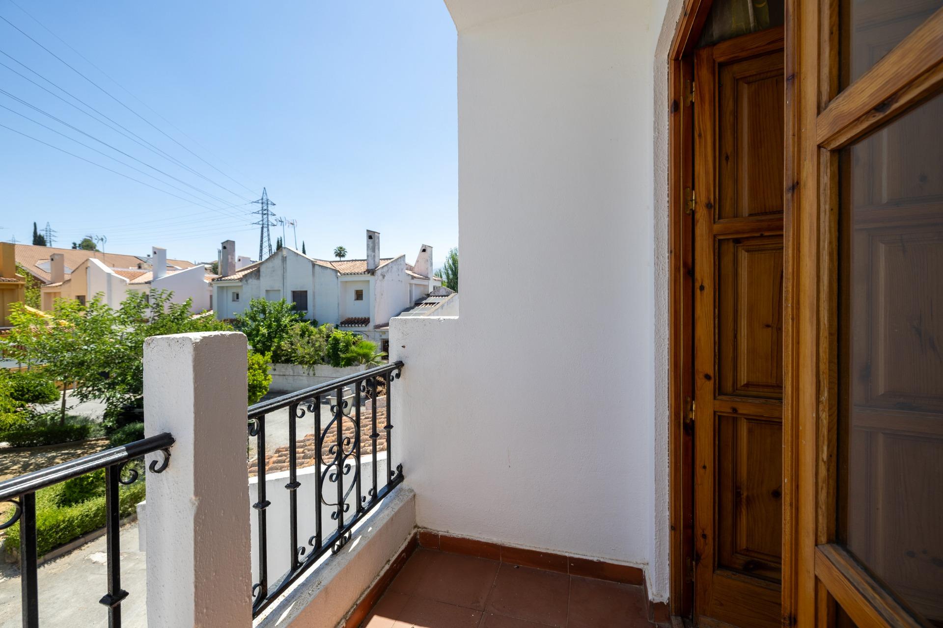 CASA ADOSADA CON PISCINA PRIVADA, JARDÍN Y SÓTANO CON CHIMEN - foto 45
