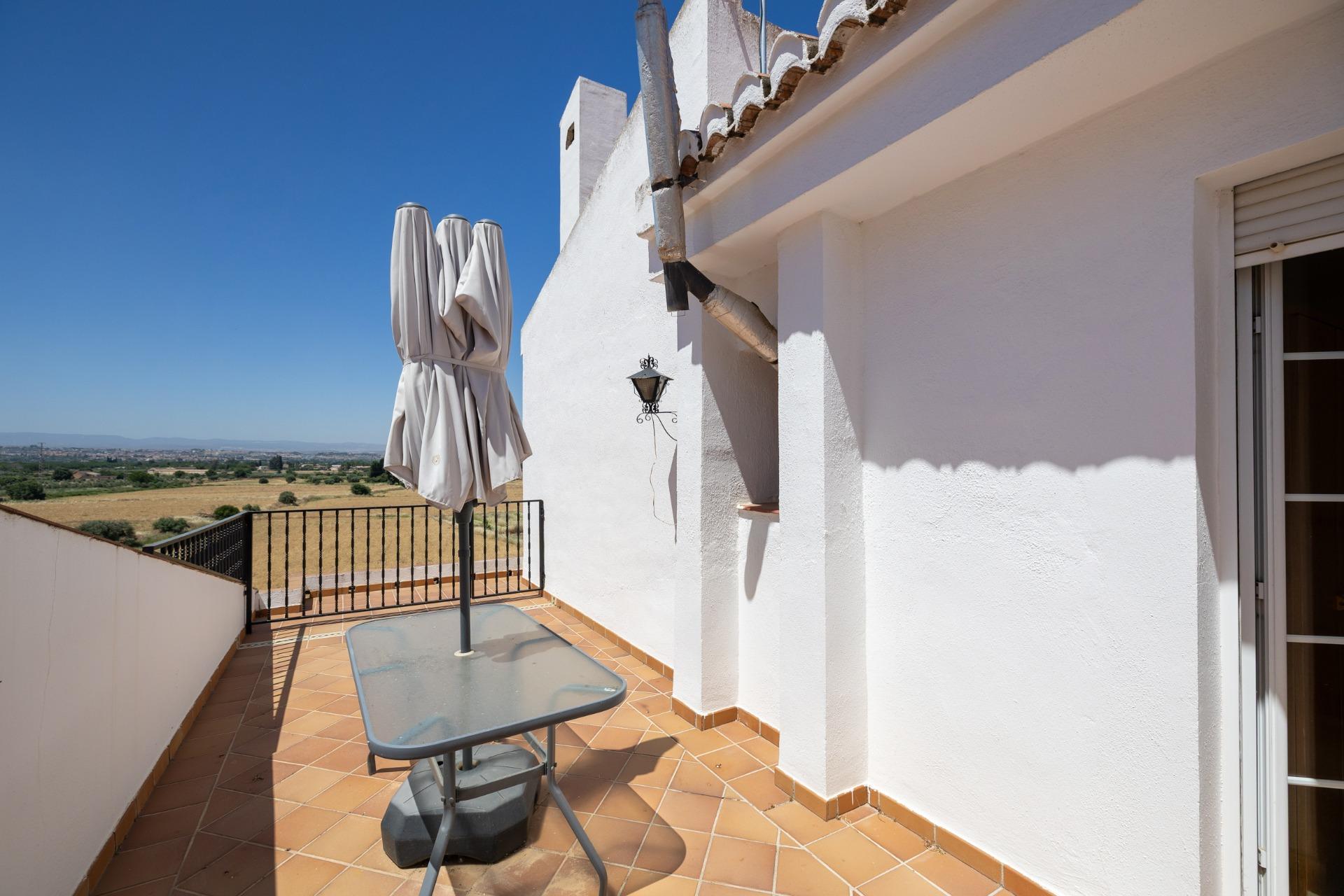 CASA ADOSADA CON PISCINA PRIVADA, JARDÍN Y SÓTANO CON CHIMEN - foto 49