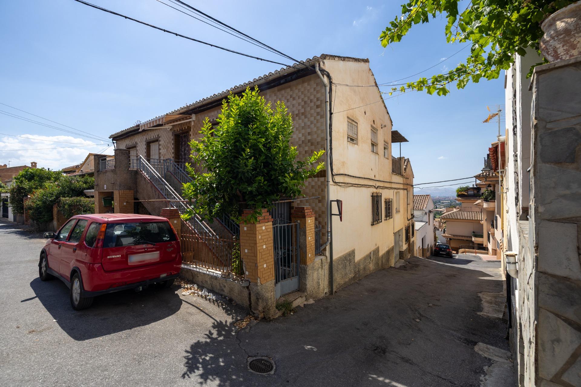 Barrio de Monachil--Casa con 3 viviendas independientes en u - foto 2